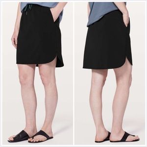LULULEMON On The Fly Skirt *21" in Black size 6